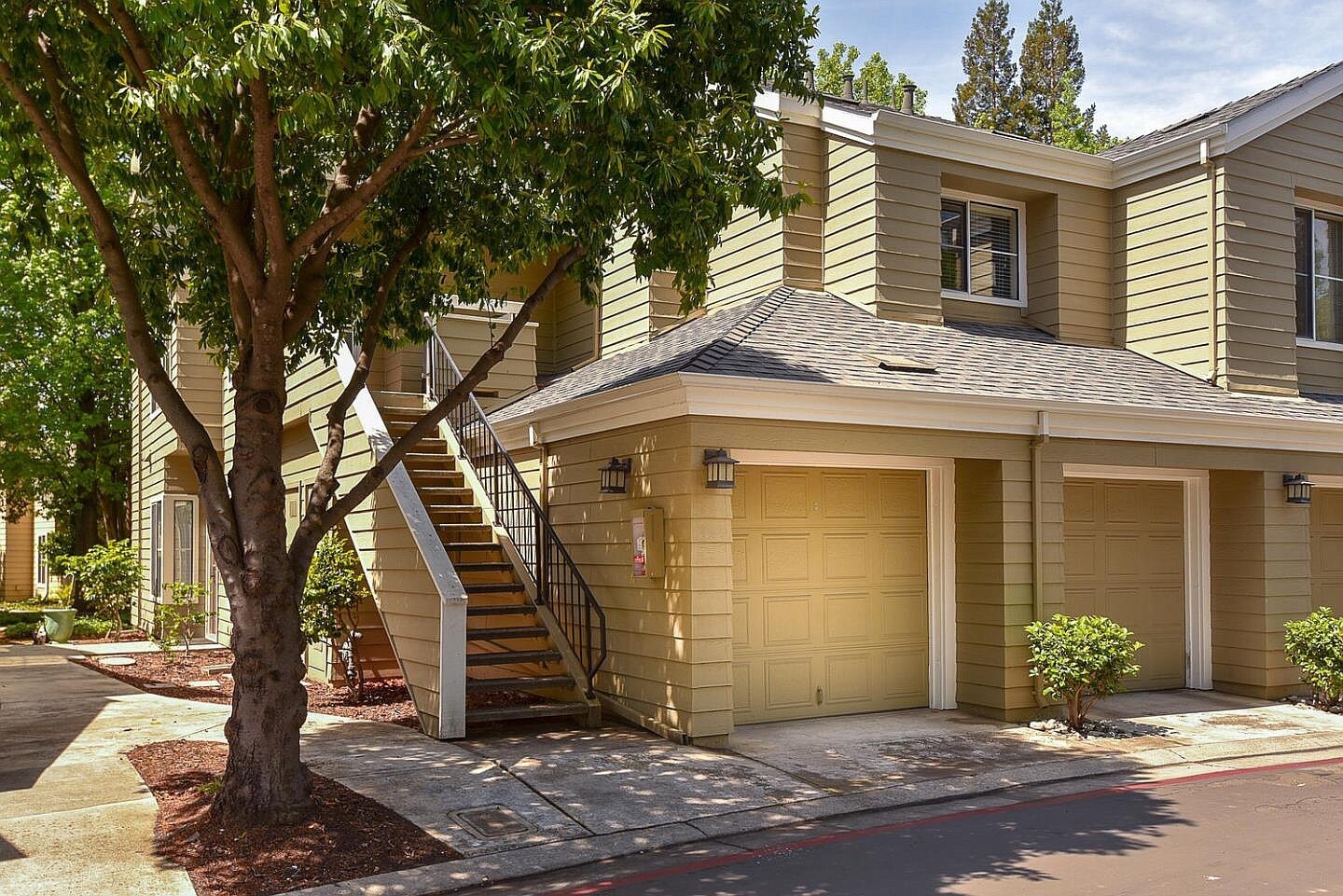 Building Photo - 1711 Parkview Green Cir