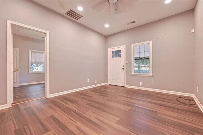 Building Photo - 7880 Rivertown Rd