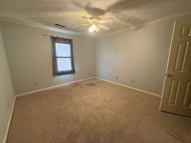 Building Photo - Welcome to this stunning 3-bedroom, 2.5-ba...