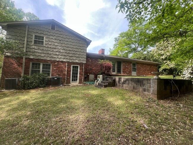 Building Photo - Spacious Multi-Level Brick Home