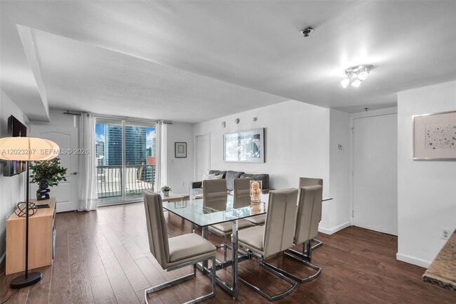 Building Photo - 1200 Brickell Bay Dr