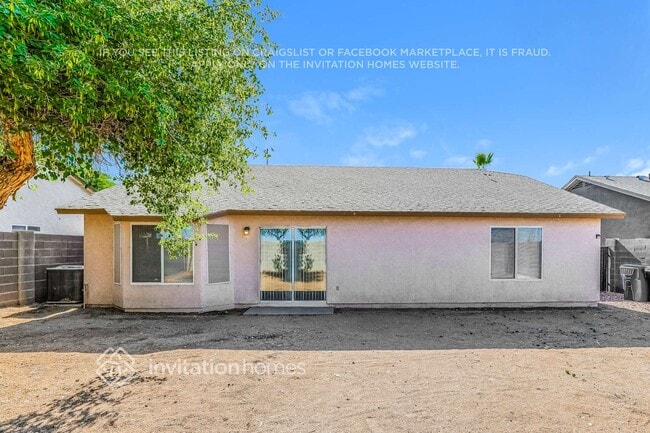 Building Photo - 504 N Hassett