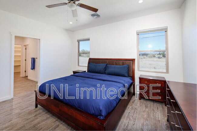 Building Photo - 7756 Sierra Vista Dr