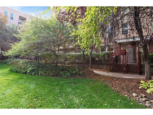 Building Photo - 680 N 2nd St