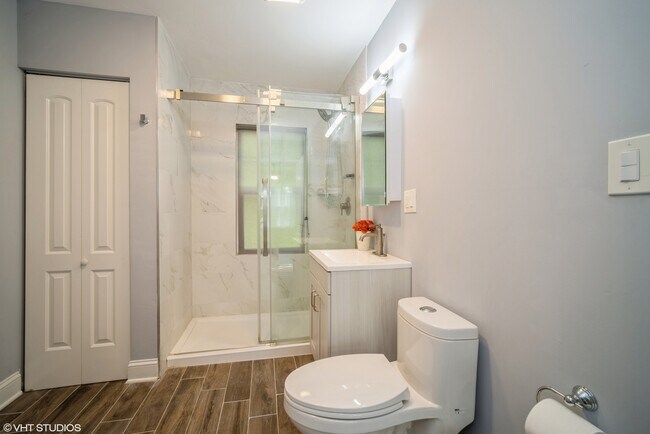 Building Photo - 685 Anthony Trail