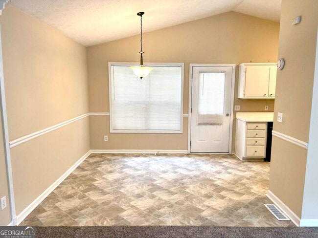 Building Photo - 5614 Ryan Way