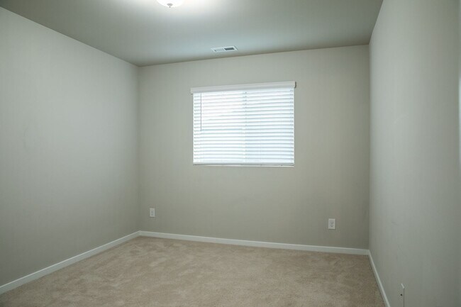 Building Photo - 3006 Mahogony St NE - corner lot