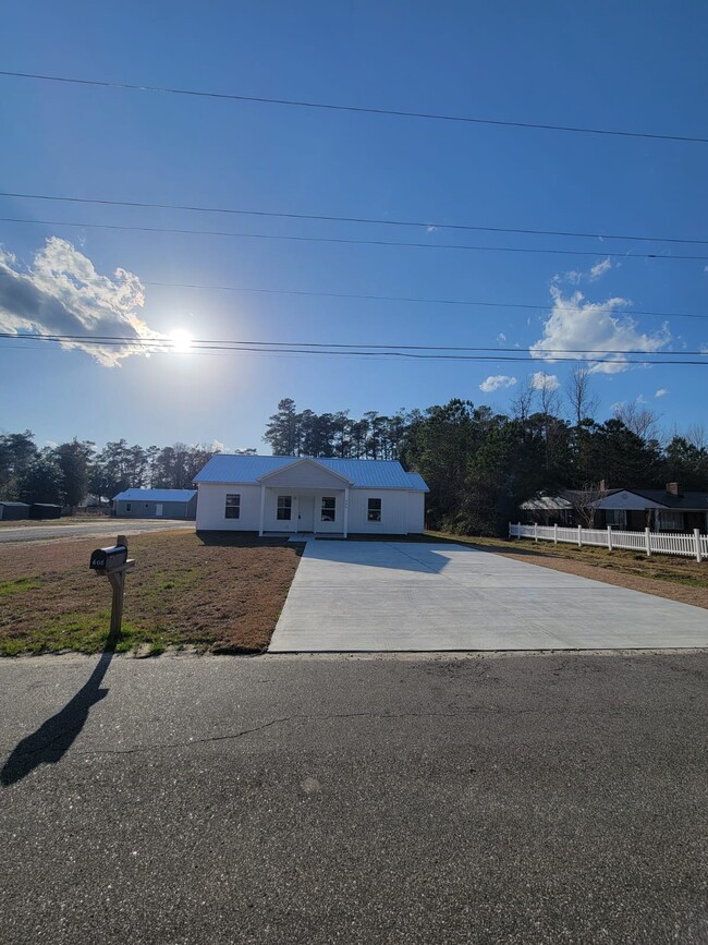 Building Photo - 606 Anderson St