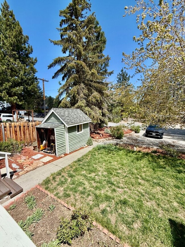 Building Photo - Sunny Slopes Mountain Retreat | Spacious 3BD Home with Large Yard