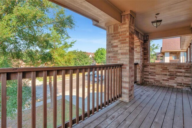 Building Photo - 10217 English Oak Dr