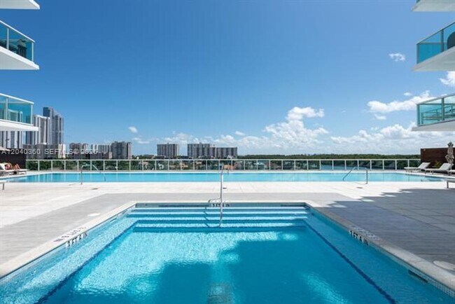 Building Photo - 400 Sunny Isles Blvd