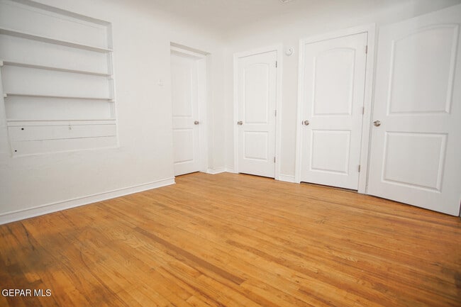 Building Photo - 4416 La Luz Ave