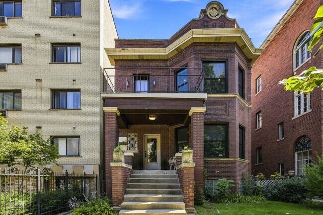 Building Photo - 5829 N Kenmore Ave