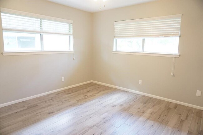 Building Photo - 5727 Braesvalley Dr