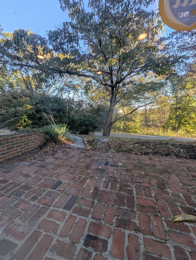 Building Photo - 201 Highland Cir