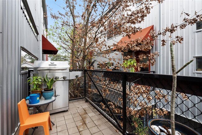 Building Photo - 3044 Commerce St