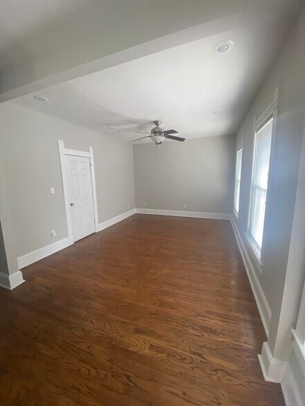 Livingroom - 1003 Broadway St