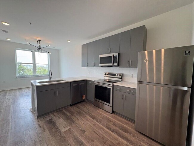 Building Photo - 525 Parkway Dr