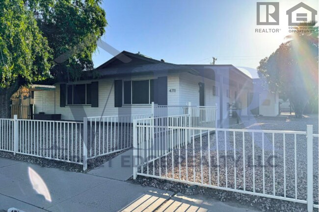 Building Photo - 4711