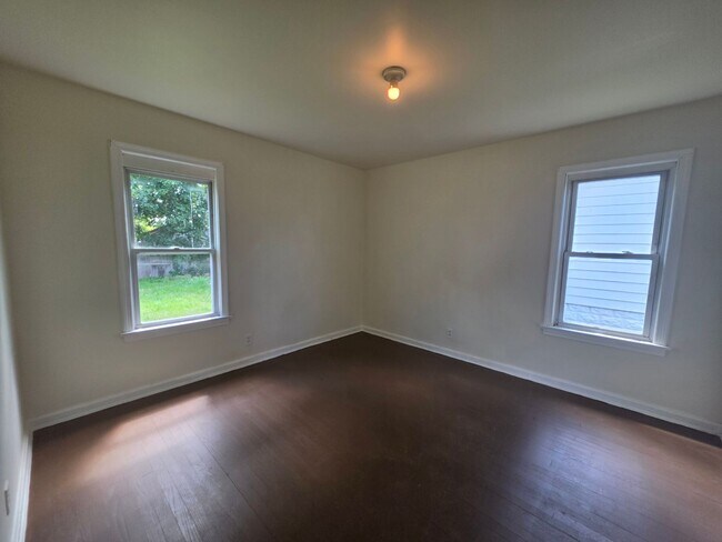 Building Photo - 2 Bedroom 1 Bath 44314