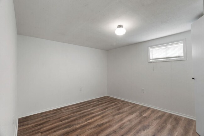 Building Photo - 11814 Flushing Dr