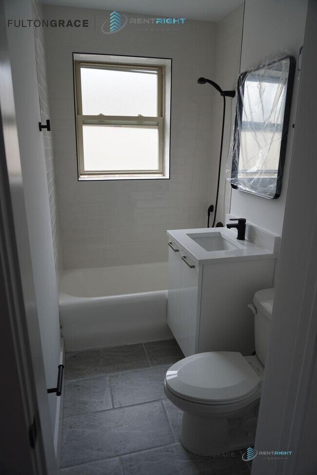 Building Photo - 0 bedroom in Chicago IL 60660