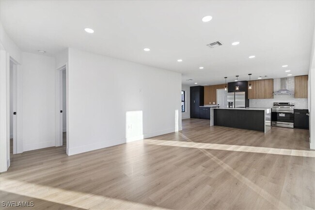 Building Photo - 4419 N Bay Cir