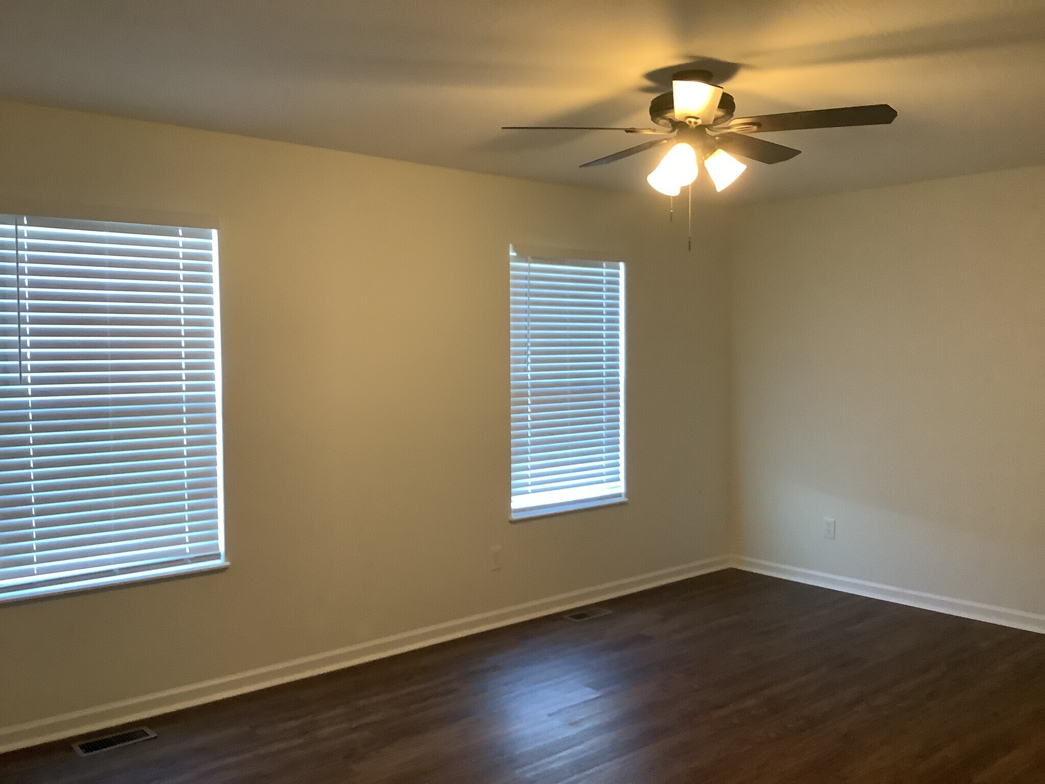 Building Photo - 109 Sandburg Dr