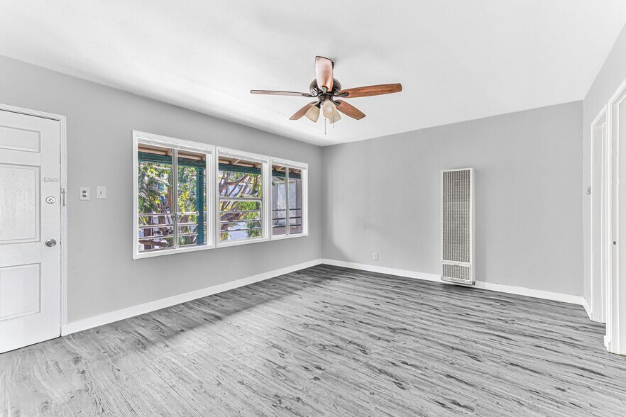 Building Photo - 530 W 9th St