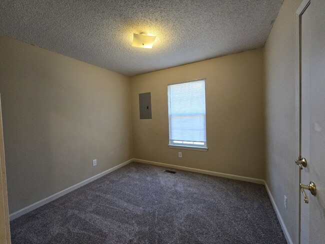 Building Photo - 1007 Walnut Dr