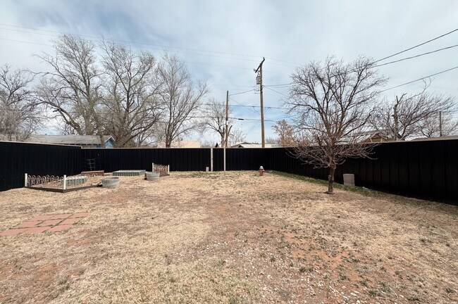 Building Photo - Modern meets classic!  3 bed 2 bath home for rent!