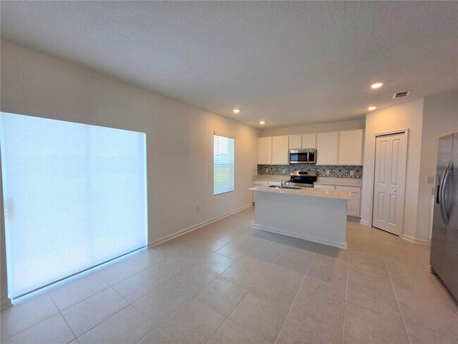 Building Photo - 5126 Magnolia Palm Dr