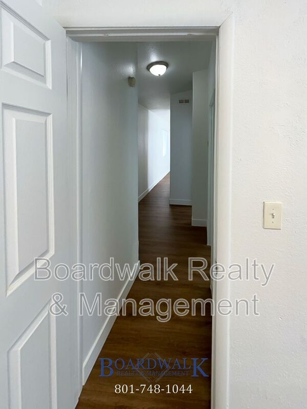 Building Photo - 155 W State St