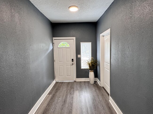 Building Photo - 1216 E 33rd Ave