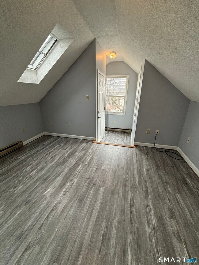 Building Photo - 11 Roberts St