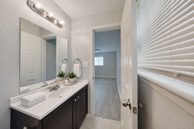 Building Photo - Move-In Ready 4BR Home in Arlington | Sunroom & Large Yard near DFW