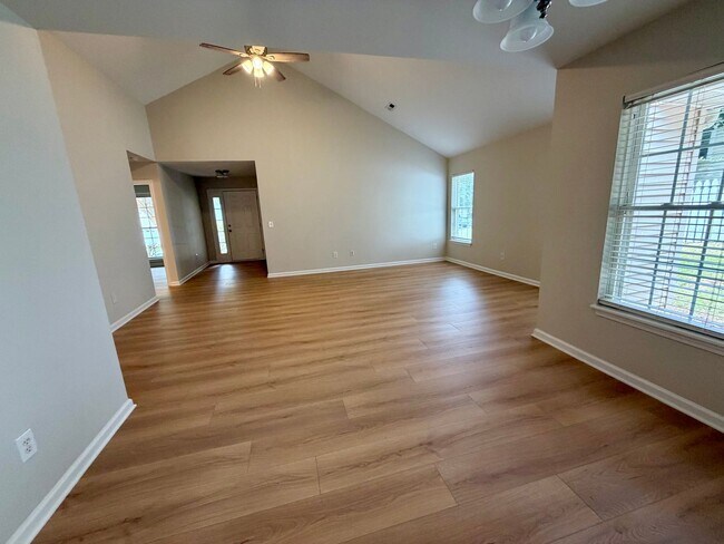 Building Photo - 121 Grand Oak Cir