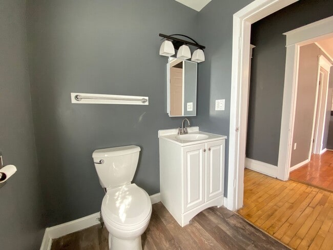 Building Photo - 4 Bedroom Home in Hammond