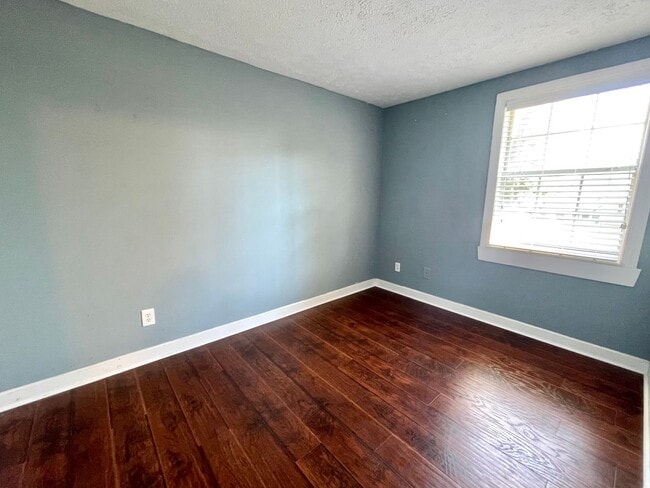 Building Photo - 3 Bedroom home for rent in a Great Neighbo...