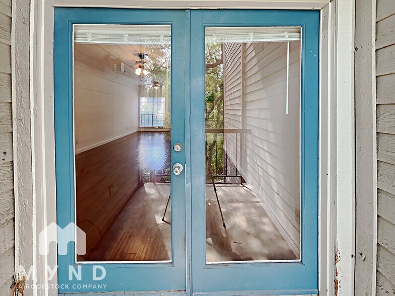 Building Photo - 9747 Whitehurst Dr