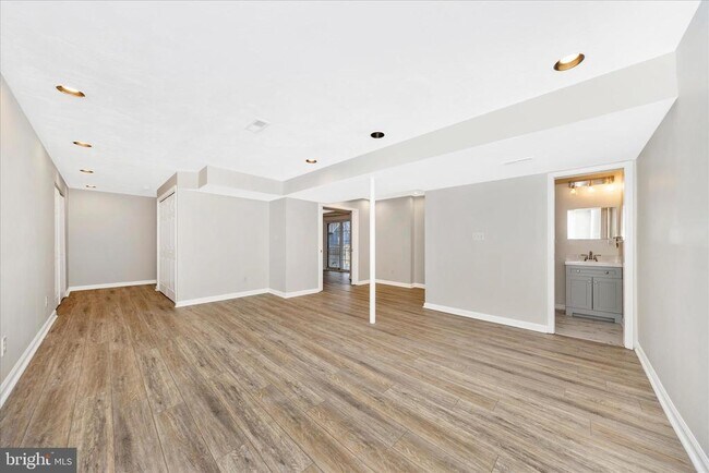 Building Photo - 6634 Rockridge Rd