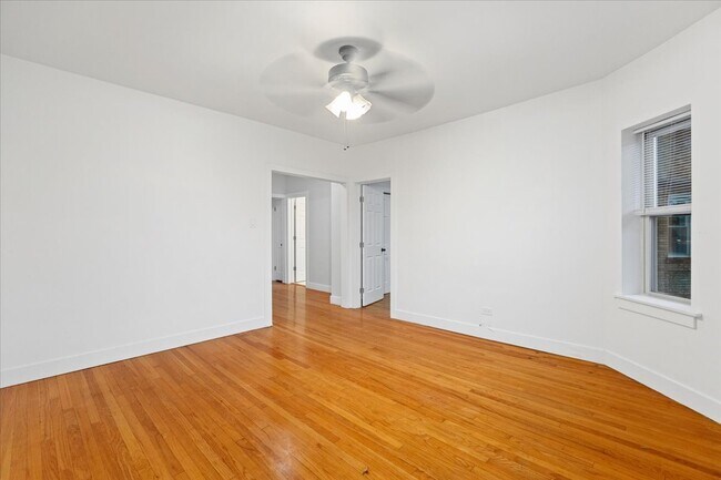 Building Photo - 4055 N Spaulding Ave