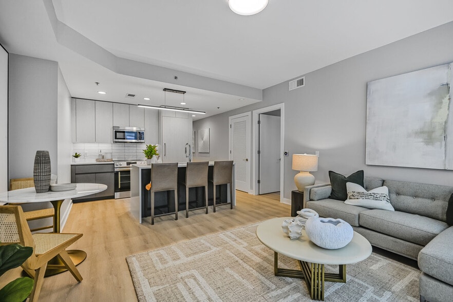 Building Photo - Claret