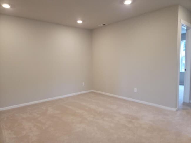 Building Photo - 3 Bedroom Home in The Preserve at Illahee Springs