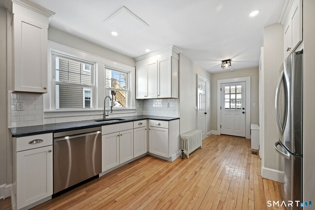 Building Photo - 218 Park St