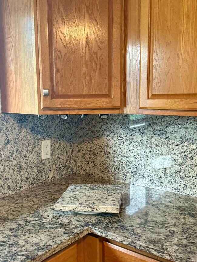 Building Photo - 1612 SE Cascella Ct