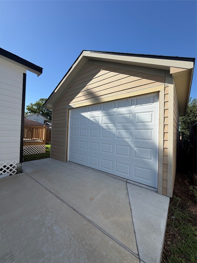 Building Photo - 225 Royder St