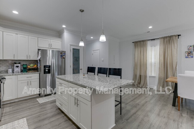 Building Photo - 614 Rolfe St