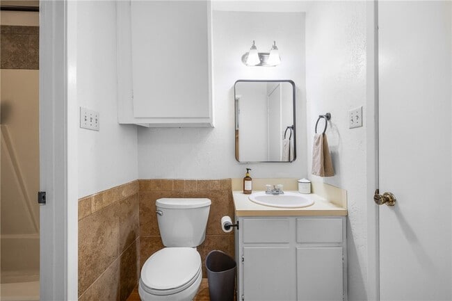 Building Photo - 805 San Pedro Dr