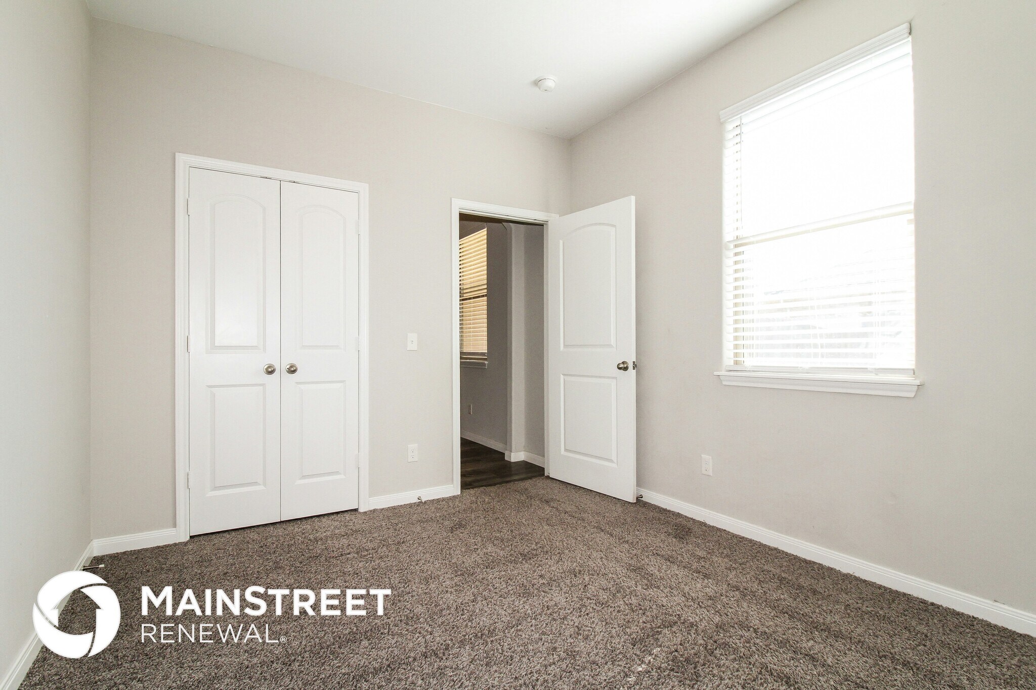 Building Photo - 320 E Georgia Terrace